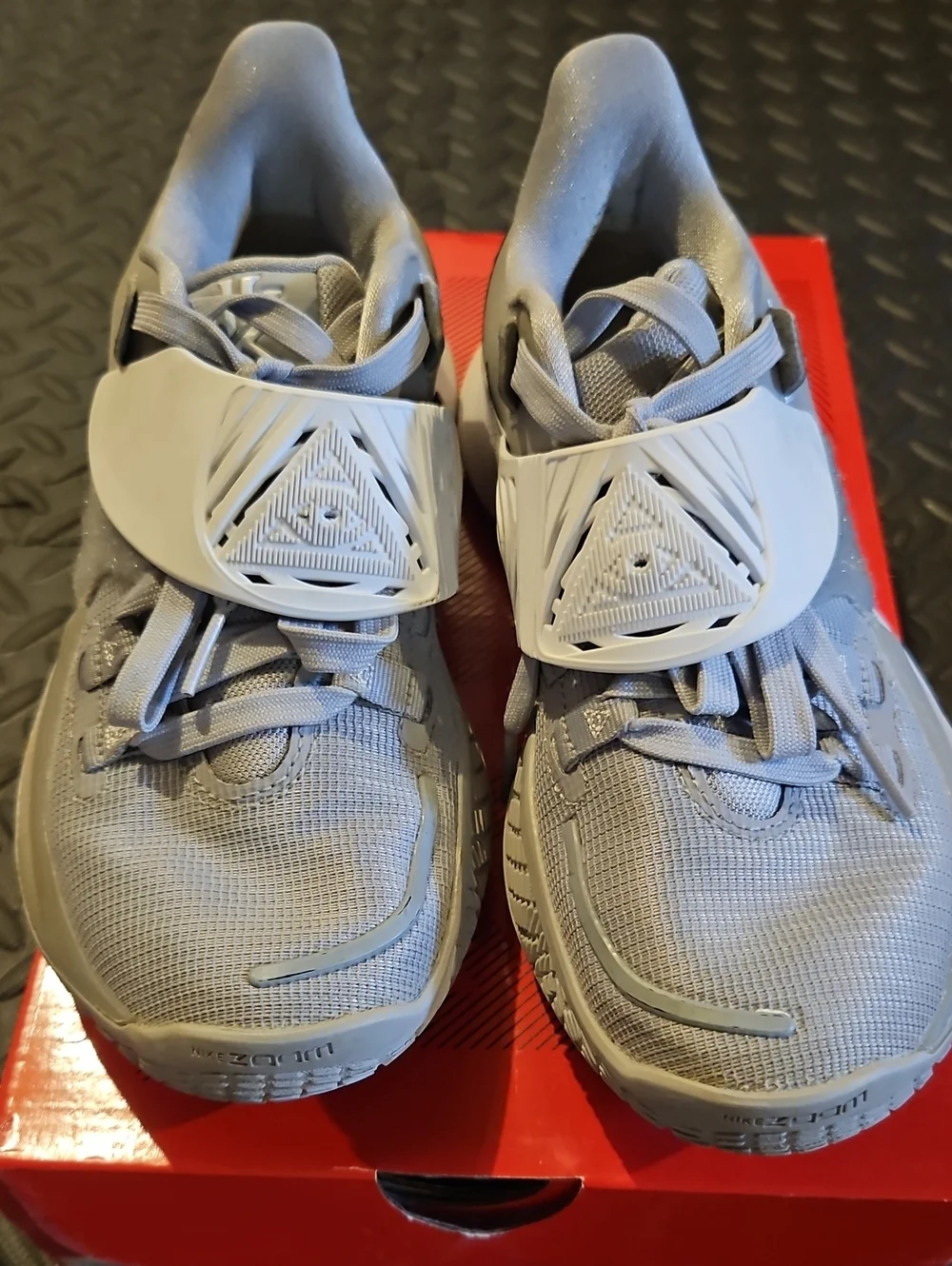 Nike Gray Kyrie Low Training Shoes Grey And Whiyr Size Youth Size 5
